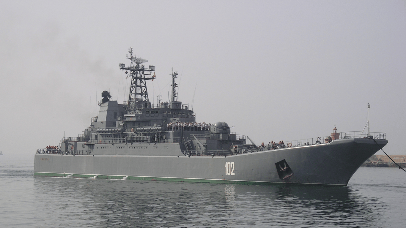 Експерти назвали кораблі, які могли бути пошкодженими через атаку в Севастополі