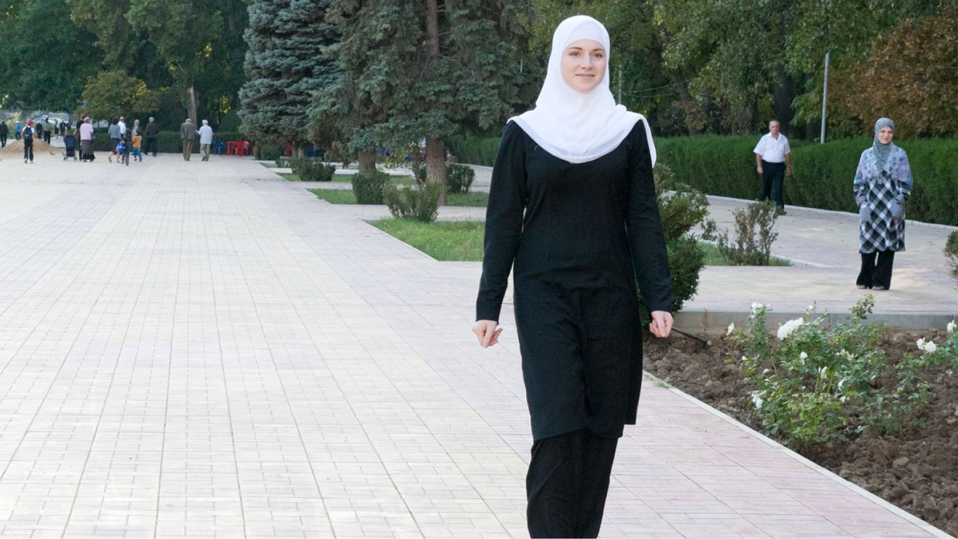 В Иране психологи устроили бунт из-за ношения хиджаба - 64x64