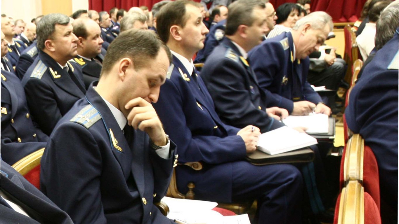Зарплати в Україні — деякі прокурори отримуватимуть більше