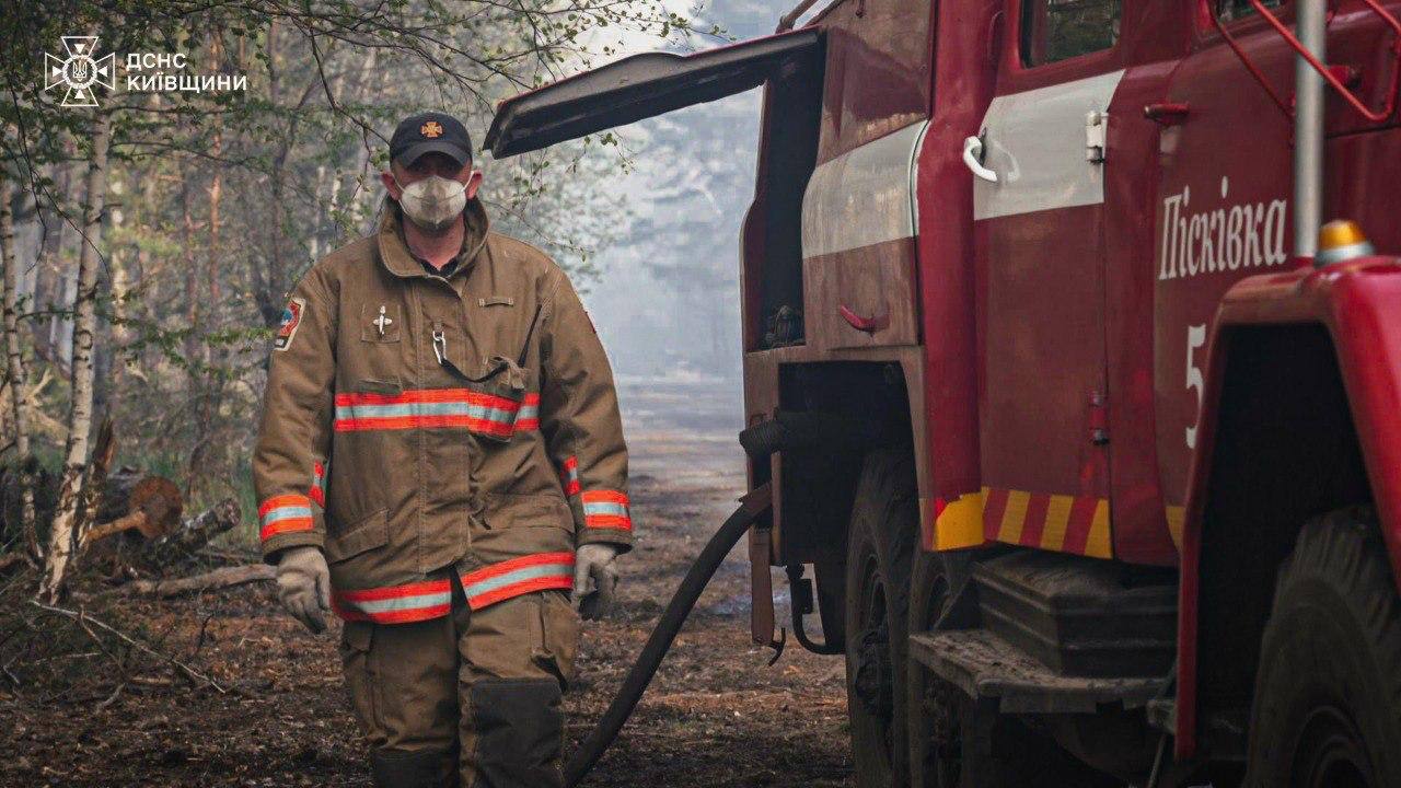 У Чорнобильській зоні горить 1100 га лісу
