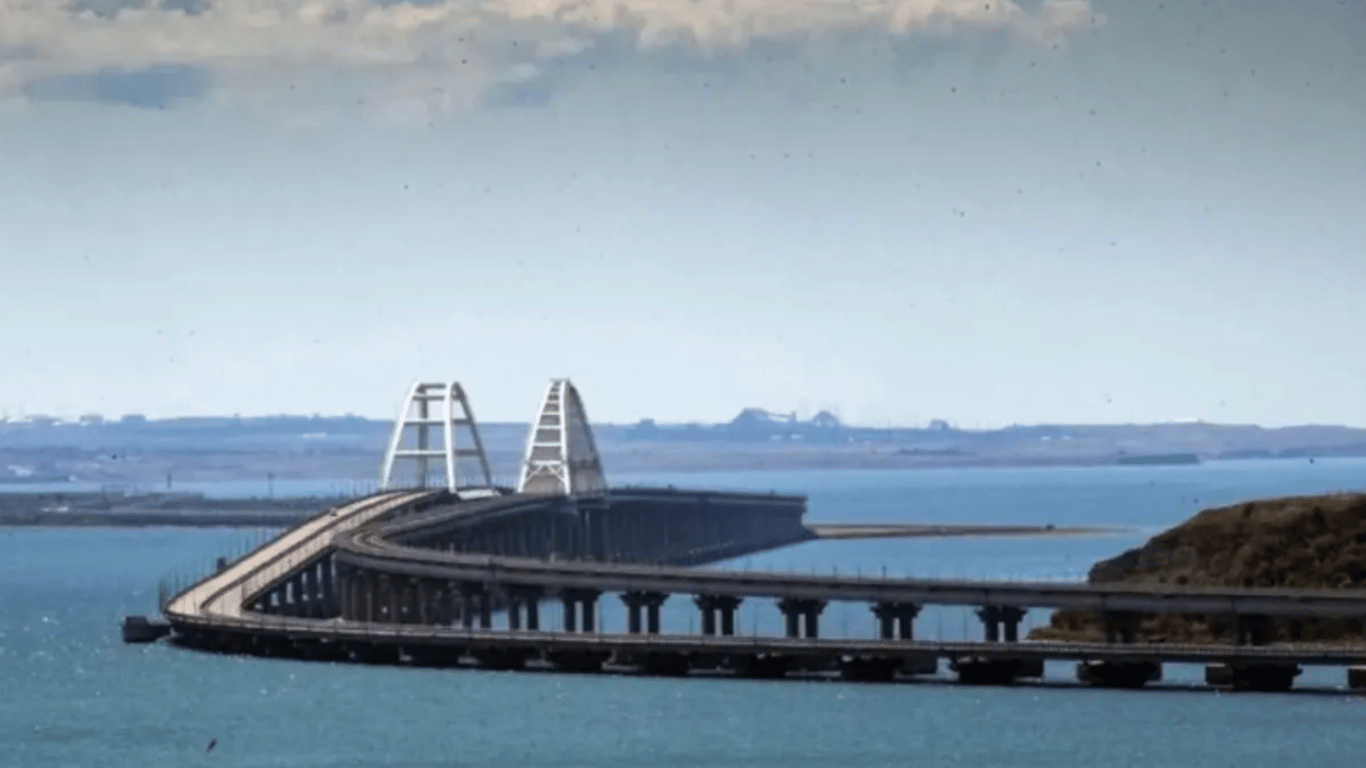 Дымовая завеса не спасет, Крымский мост ждет новый удар, — эксперт