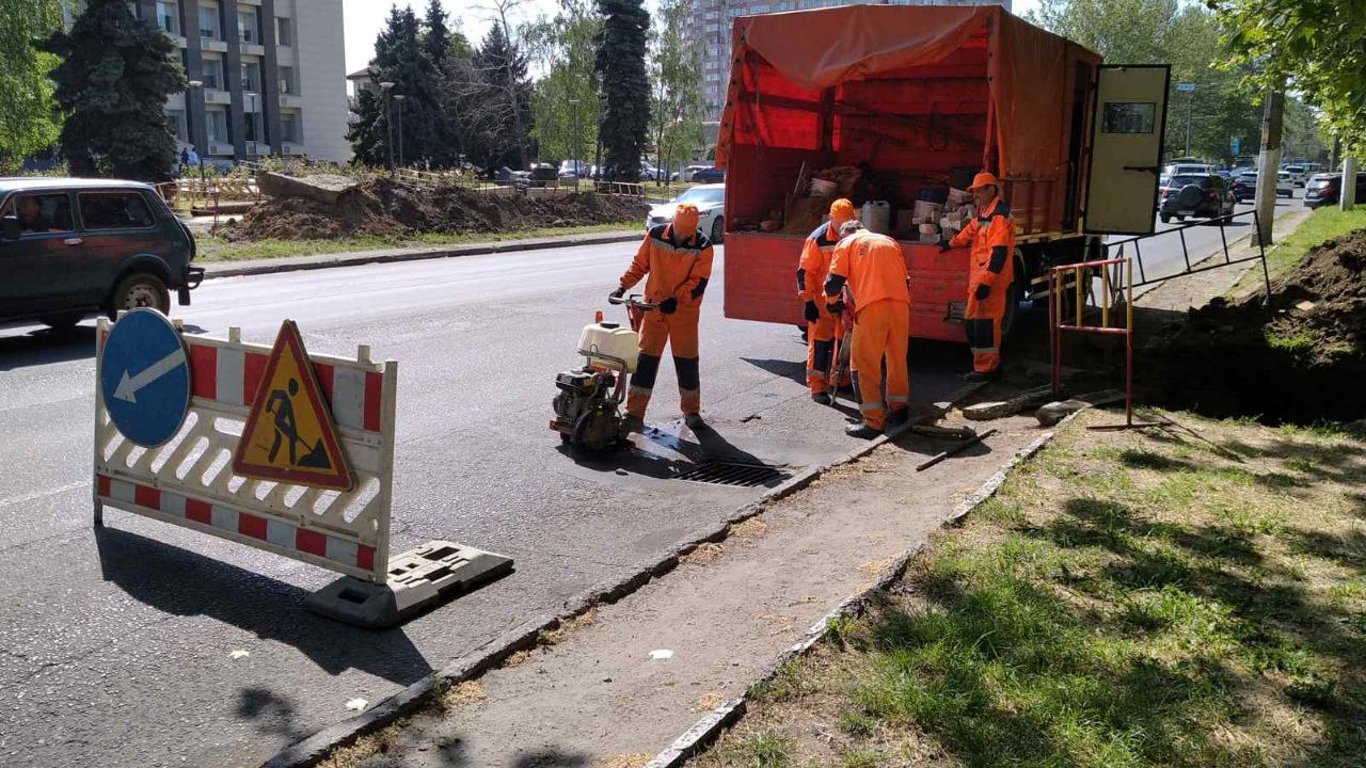 Спецтехника на дорогах Одессы: где не следует парковать авто