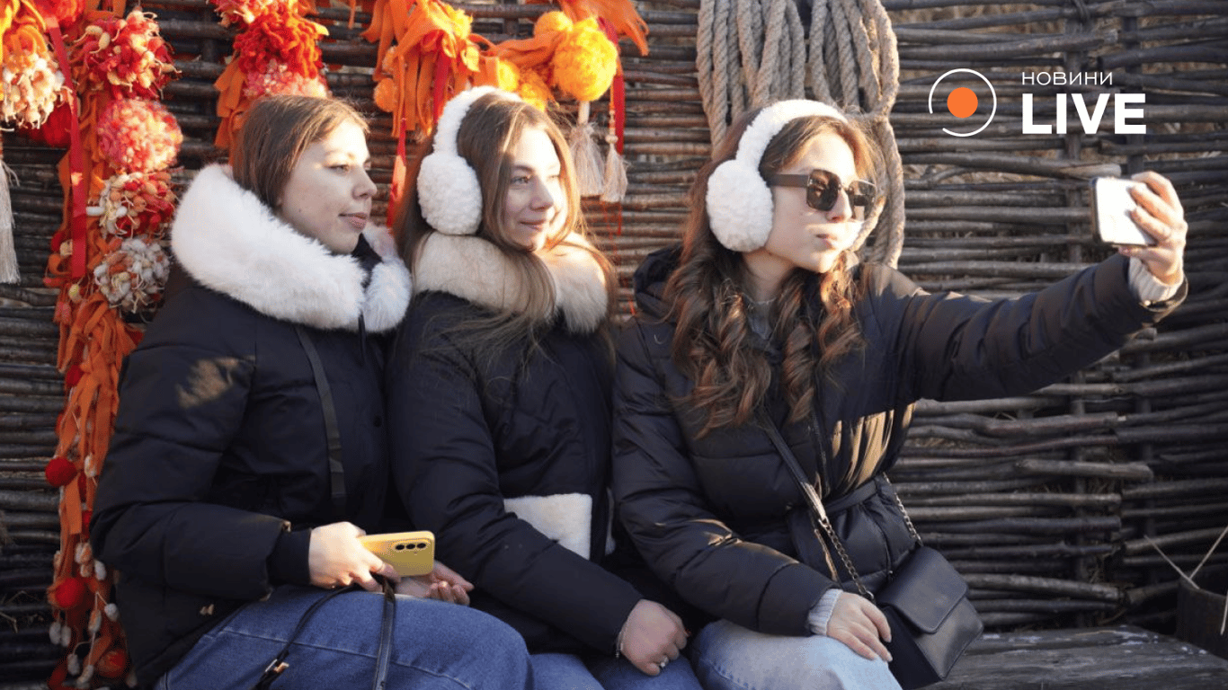 Як кияни святкують Масницю на ВДНГ 21 лютого