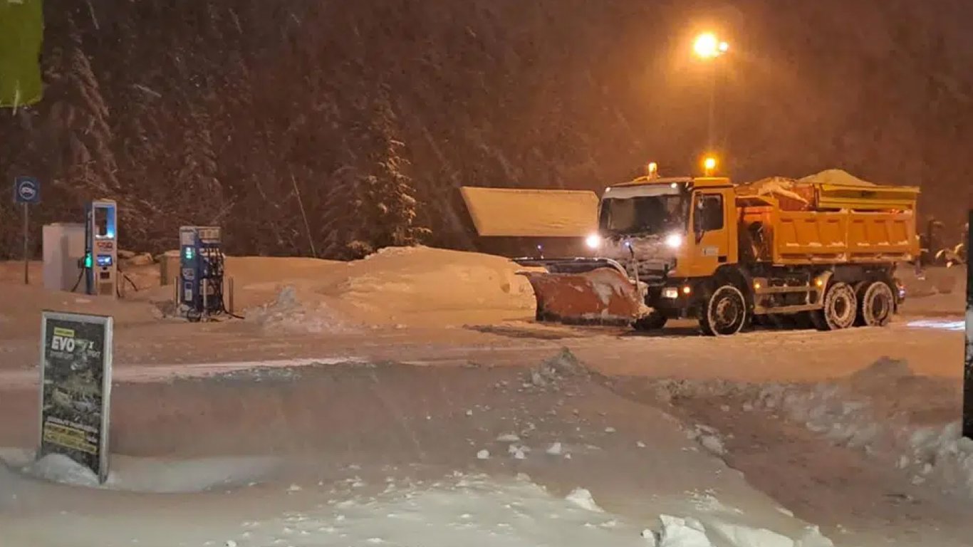 Снегопад в Хорватии: сотни людей оказались заблокированы на дорогах