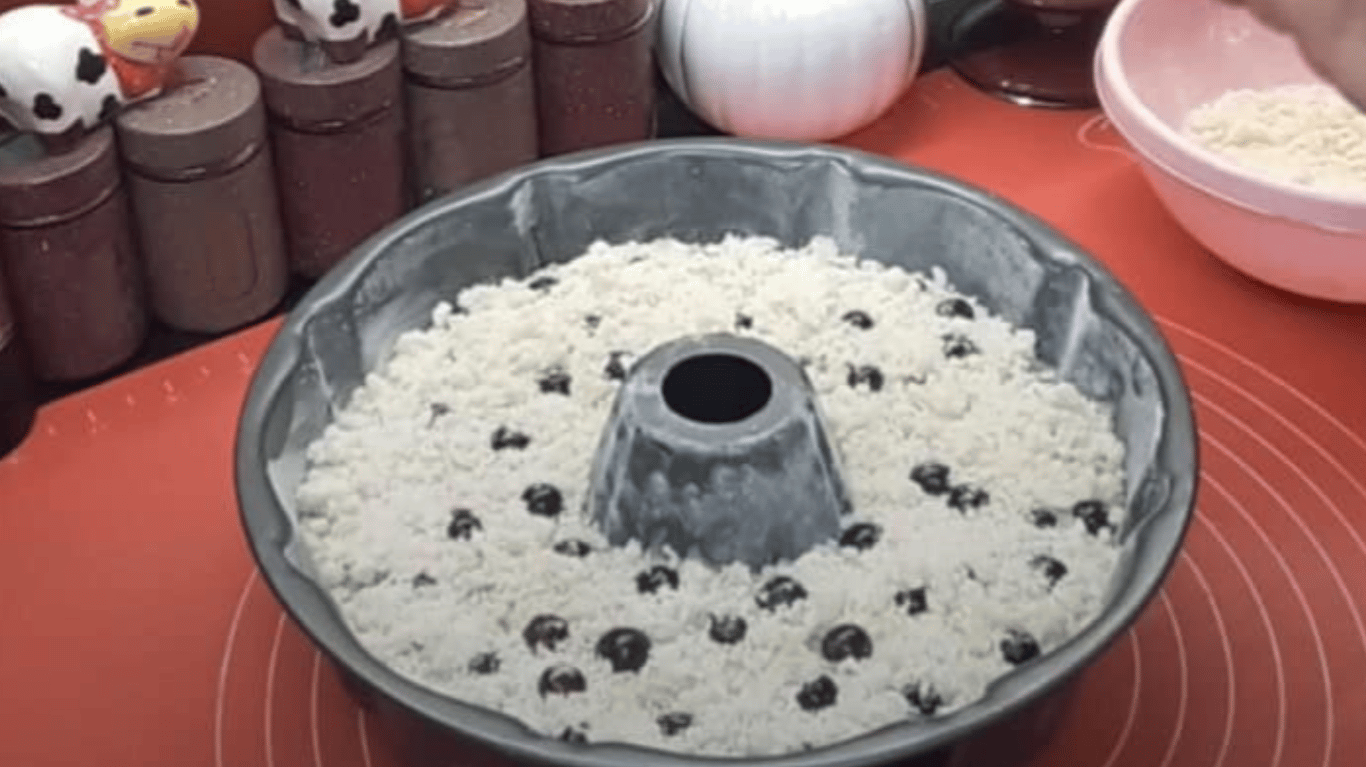 простий рецепт пирога зі смородиною з кефіром і крихтою