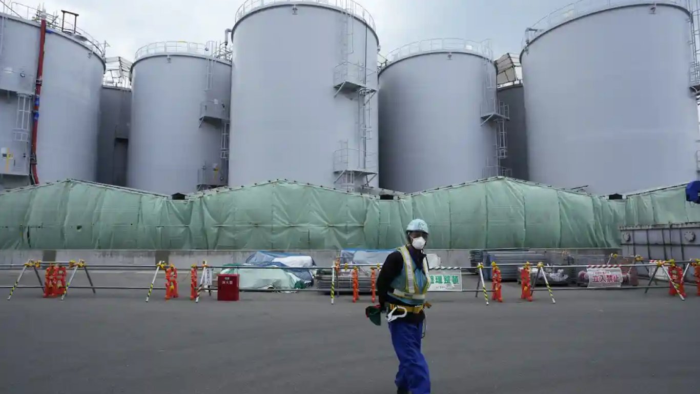 АЕС "Фукусіма" в Японії — в країні хочуть зілляти радіоактивну воду в океан