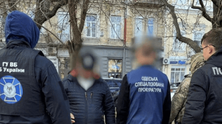 Хотел подкупить сотрудника СБУ — в Одессе задержали иностранца - 290x166