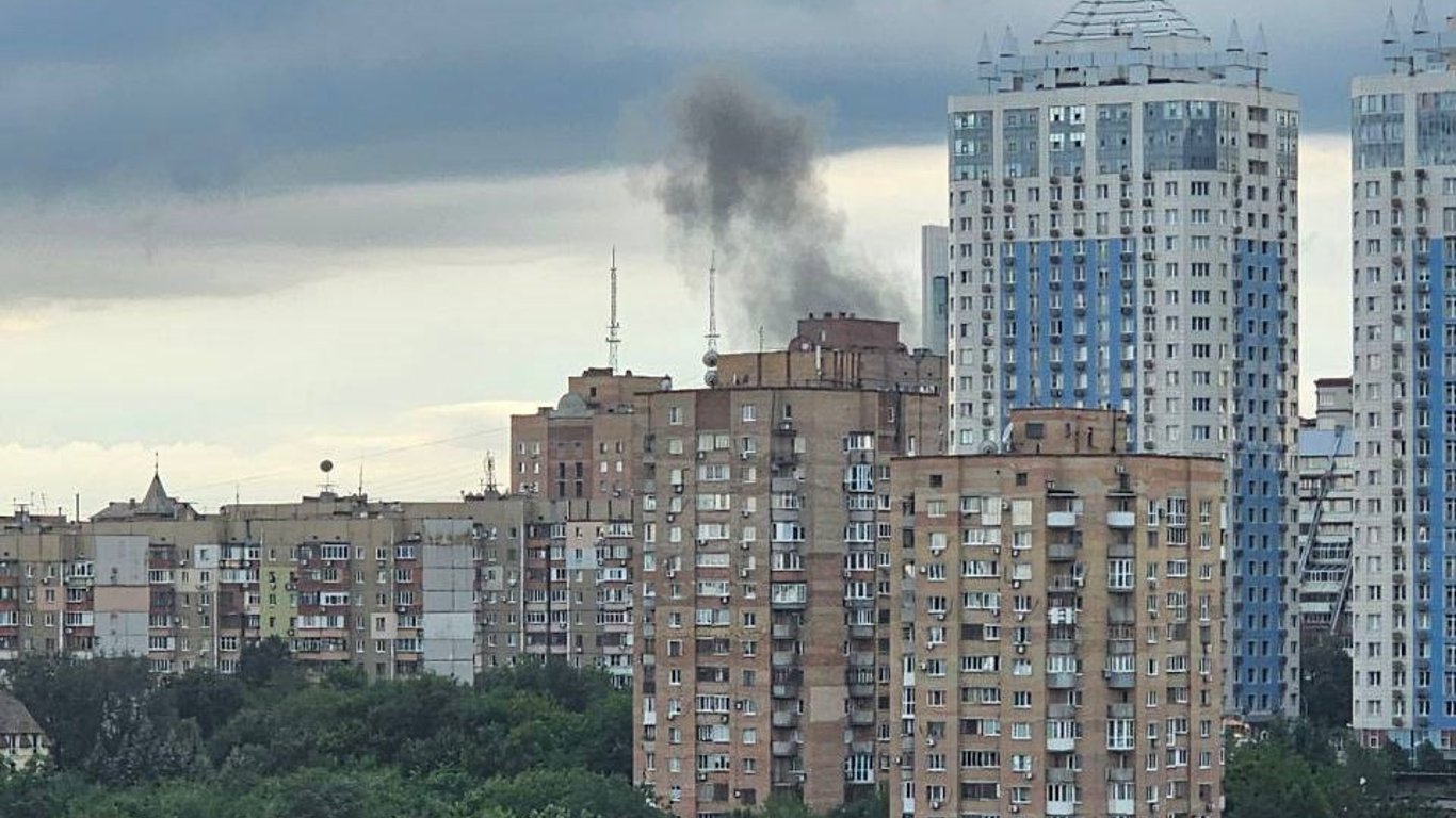 В Донецке раздались взрывы возле важного здания оккупантов: что известно