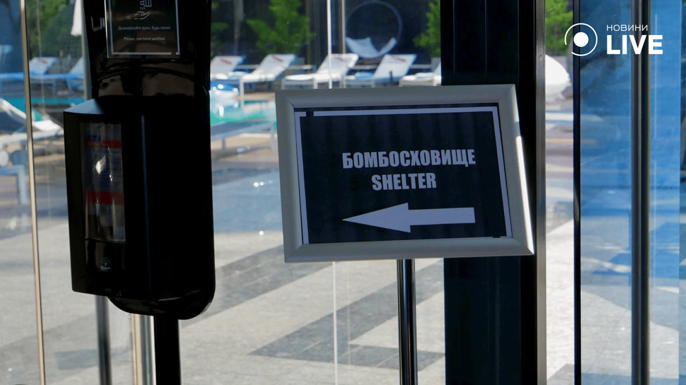 Шлях до бомбосховища у готелі. Фото: Новини.LIVE