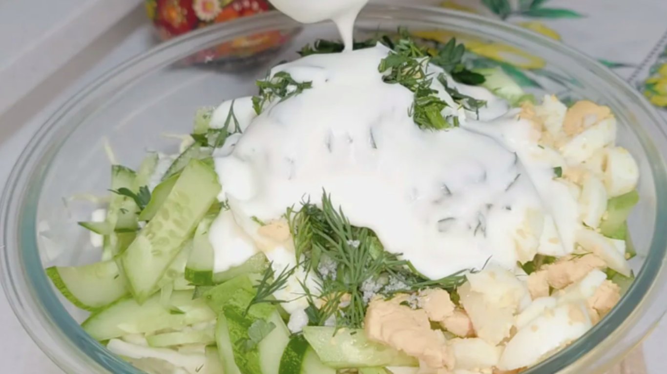 рецепт салату з молодою капустою