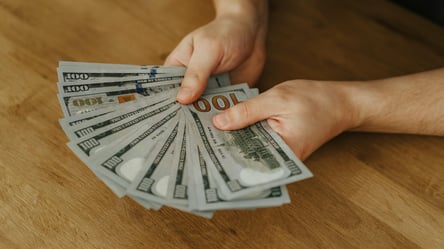 Купюра 100 доларів — скільки коштуватиме найближчим часом - 285x160