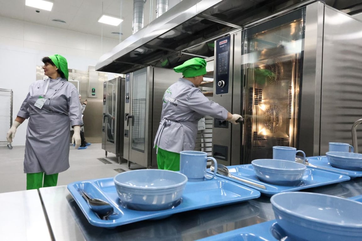 Обладнання фабрики-кухні у Бучі. Фото: МОЗ