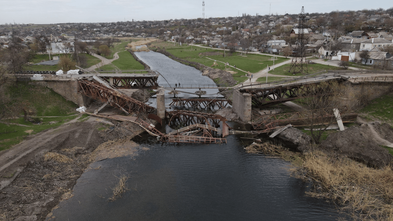 The Main Intelligence Directorate and partisans blew up railway bridge in Berdyansk