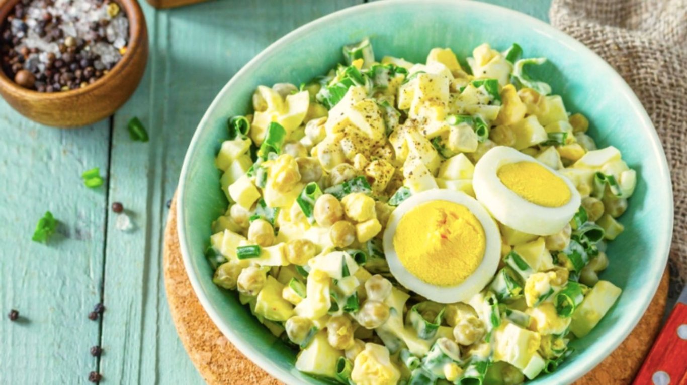 Салат з яєць і зеленого горошку