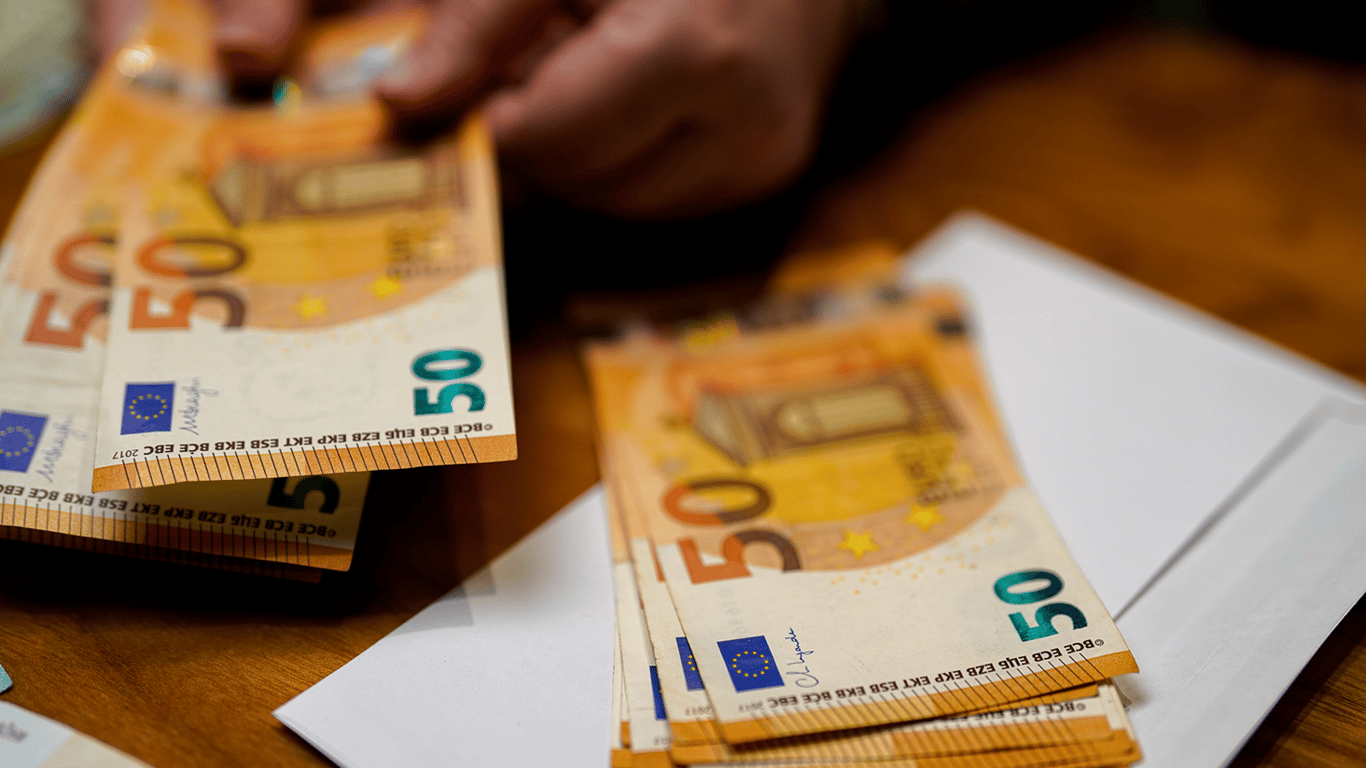 В одной из стран ЕС украинцы смогут получить до 10 тыс. евро: что для этого нужно сделать