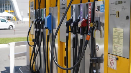 Ціни на пальне в Україні: експерт розповів, коли і на скільки подорожчає бензин - 285x160