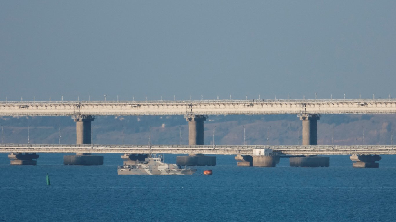 Чи заблокує вибух на Кримському мосту постачання зброї і техніки: коментар експерта
