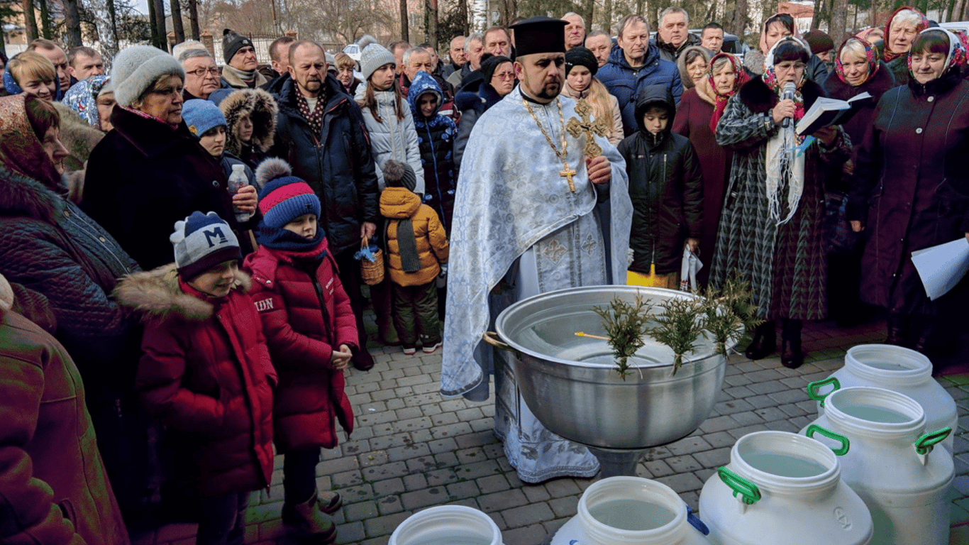 Коли святити воду на Водохреще 2025 — як це правильно робити, поради