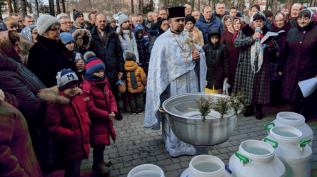 Водохреще 2025 в Україні — коли і як святити воду - 285x160