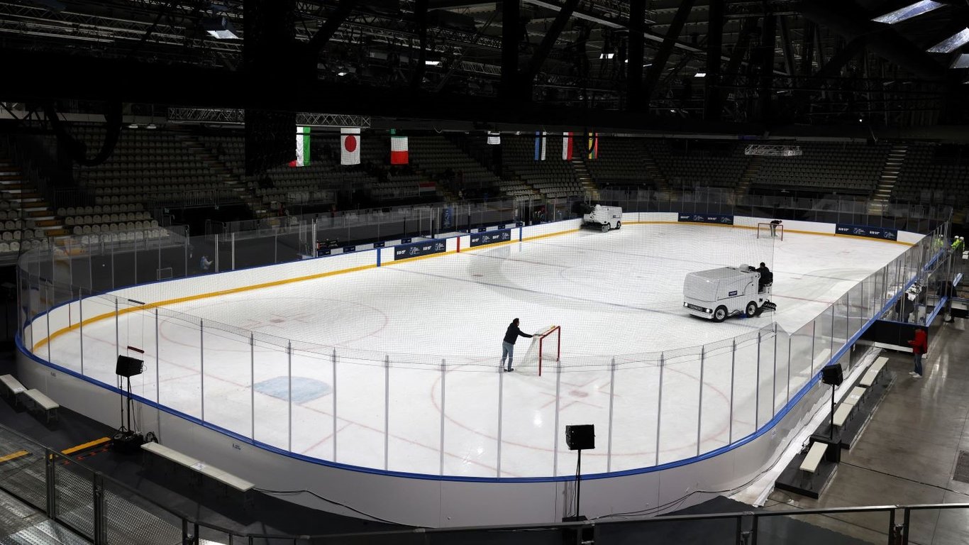 Хоккейная арена Милано Ро