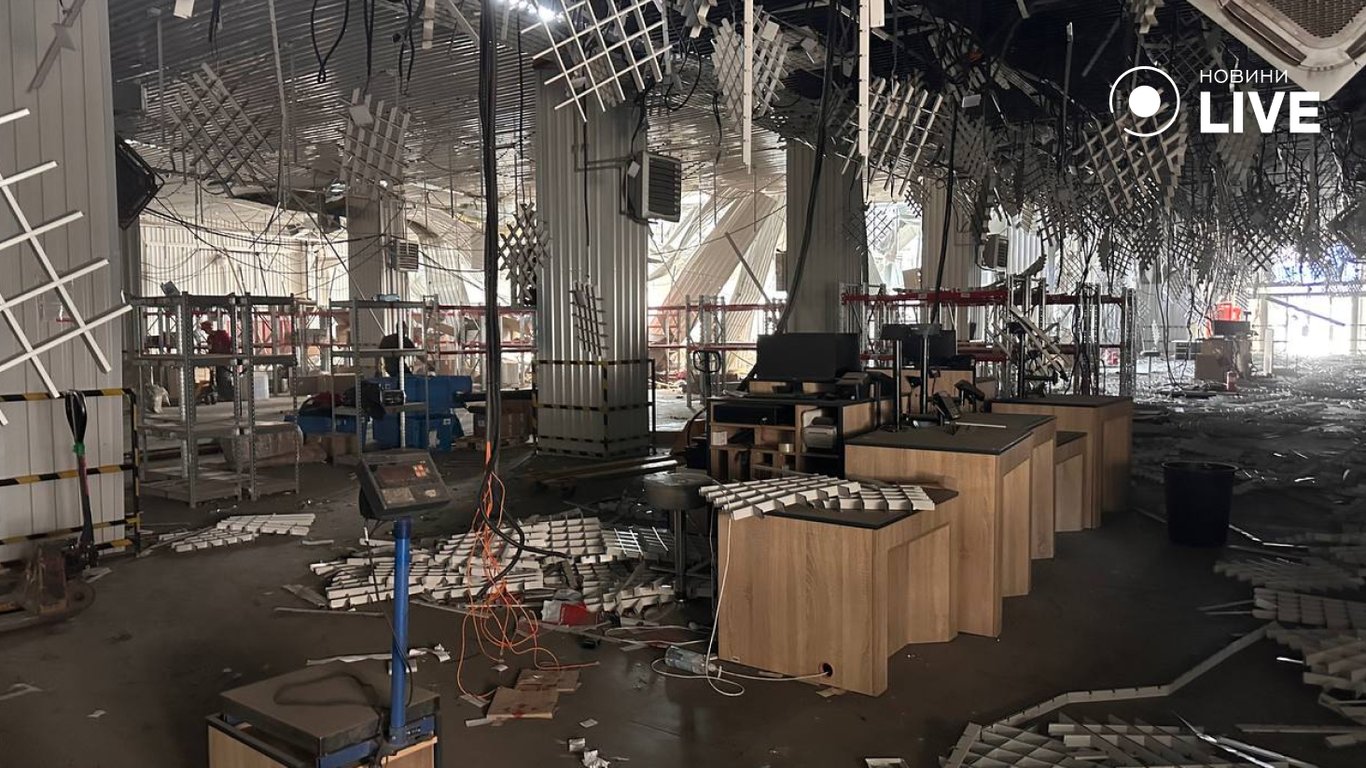 Все, що залишилось від відділення Нової Пошти в Одесі (фото) - фото 1