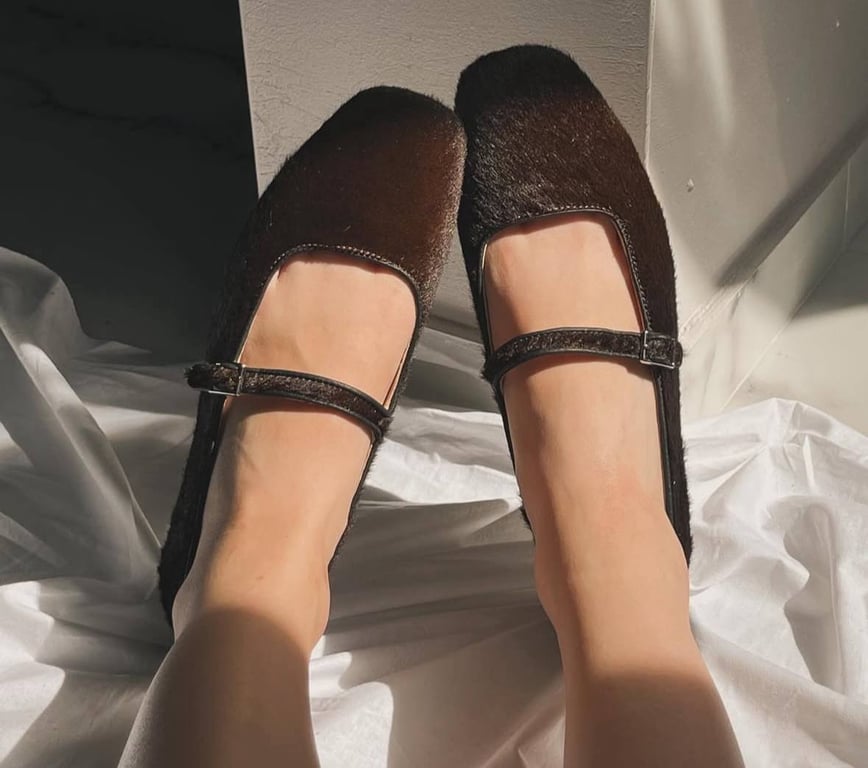 Балетки з ремінцем повернулися в моду