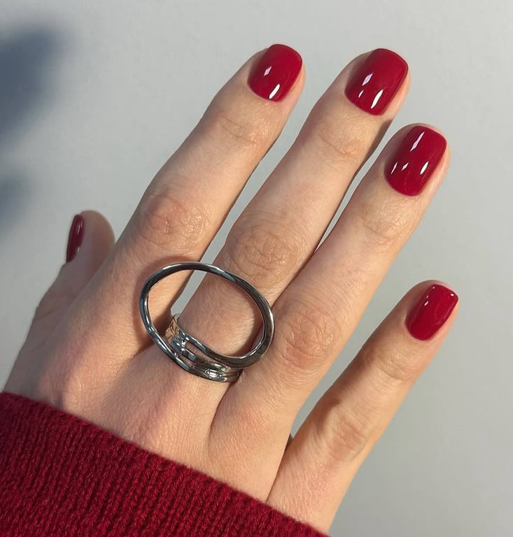 Red nails are about femininity