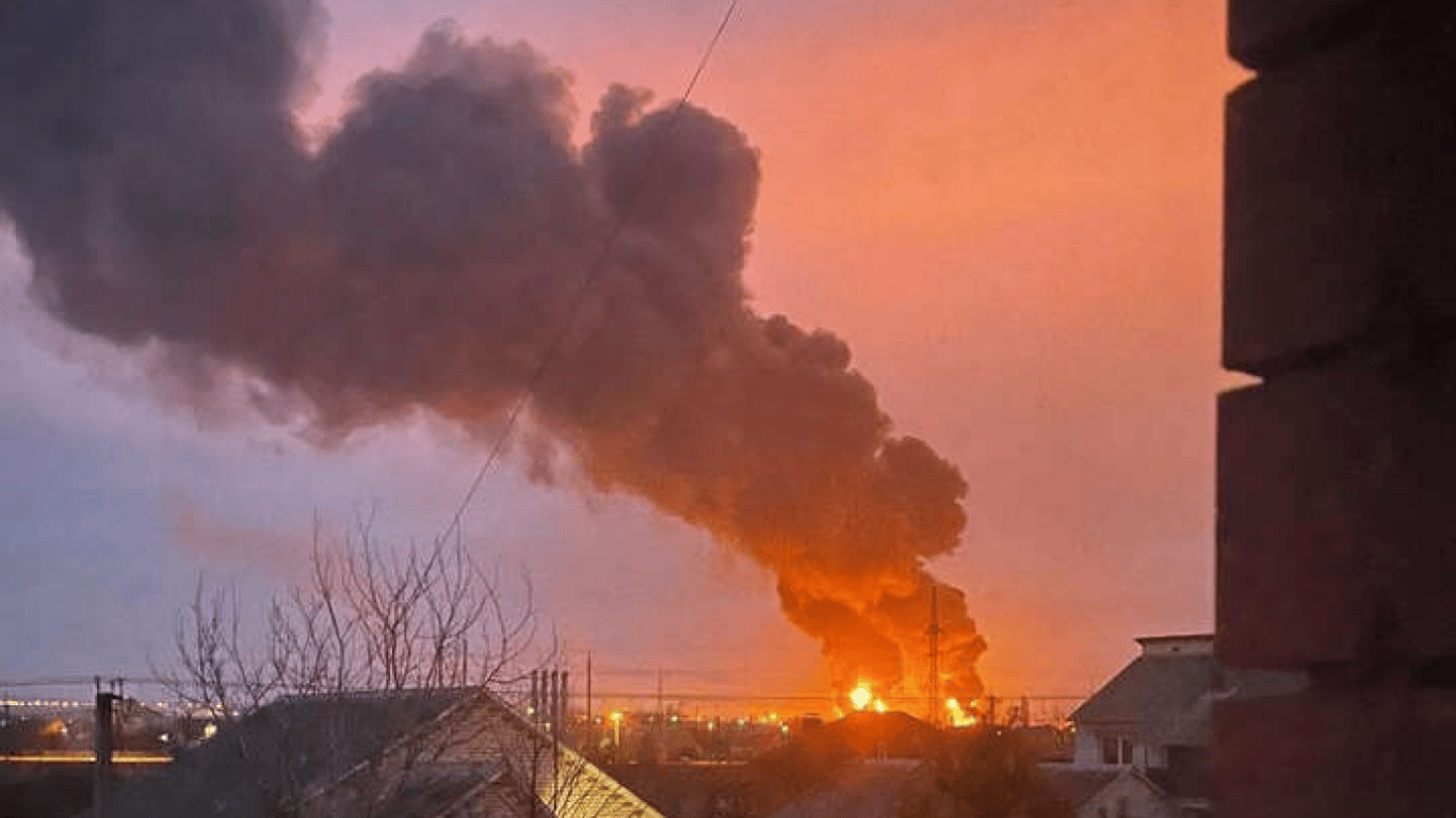 В Росії цієї ночі лунали вибухи у трьох регіонах — що було під прицілом