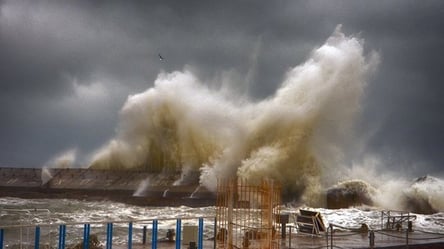 Во время шторма враг берет паузу в обстрелах — в ВМС назвали причину - 285x160