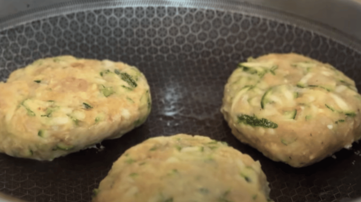 смачні котлети з курячим фаршем та натертим кабачком