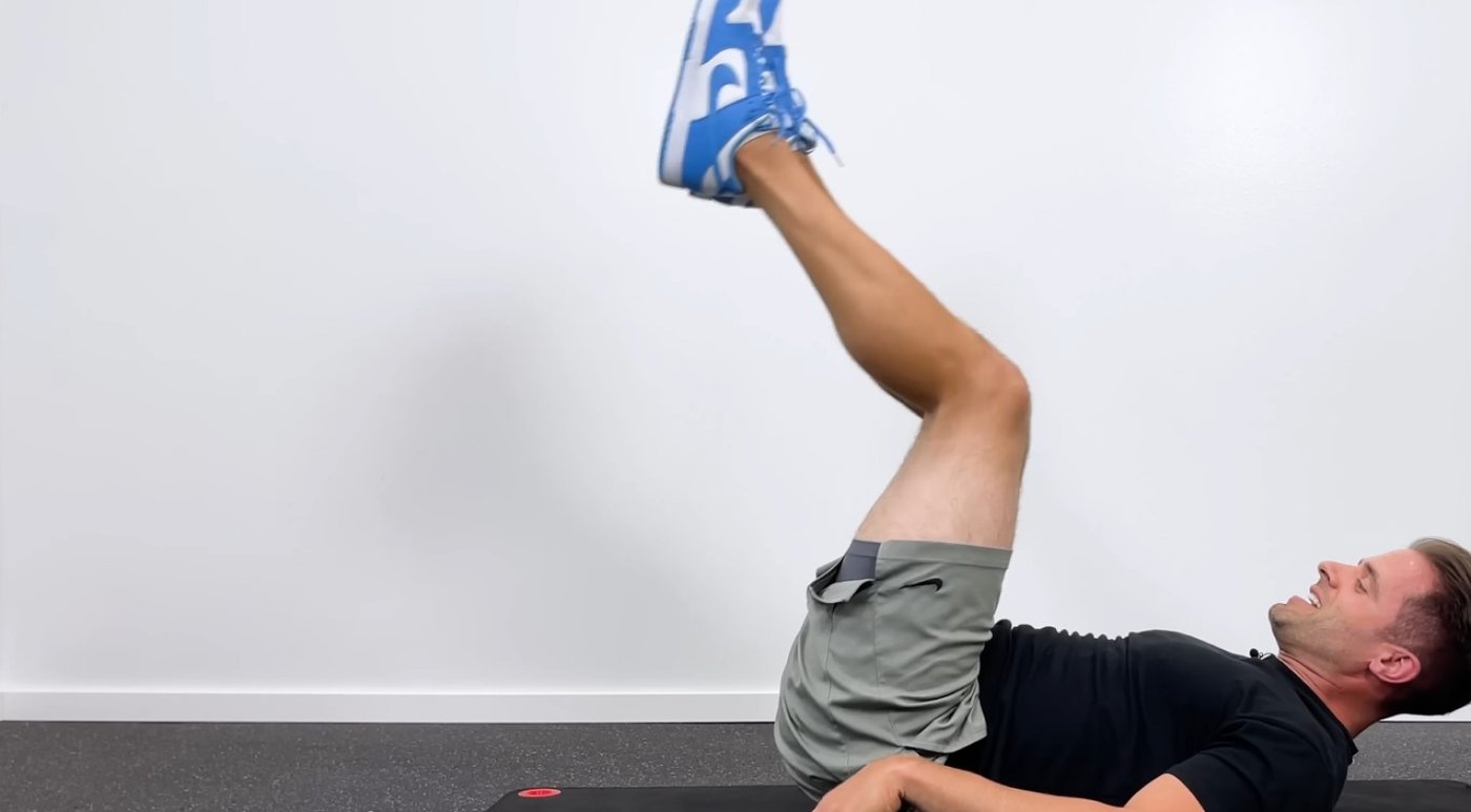 Упражнение поднятие ног