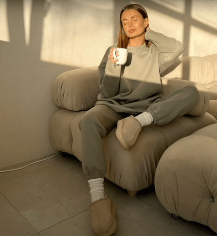 Спортивий костюм під угги одягають майже усі