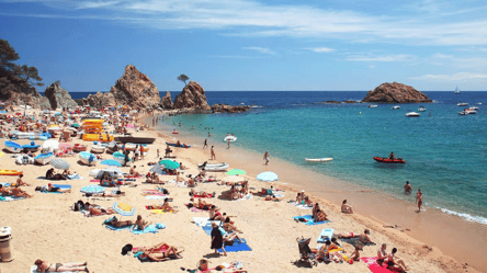 Штрафи до 2000 євро за вейпи та сандалії: правила для туристів в Іспанії - 285x160