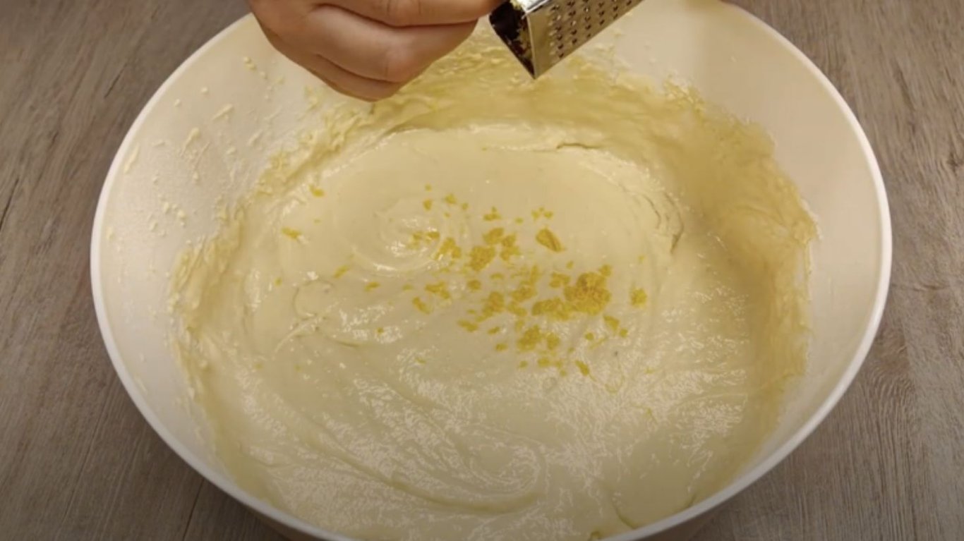 швидкий бюджетний торт з варенням на кефірі 