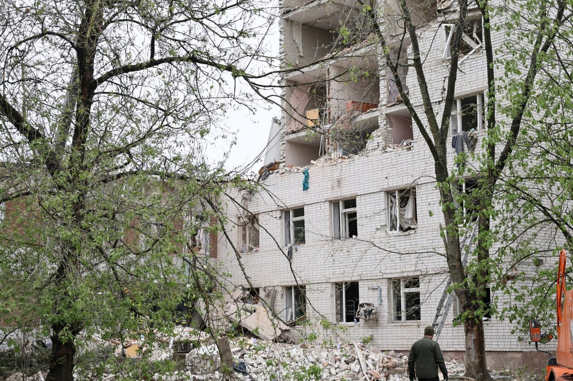 Обстріли Чернігова — мер розповів про жертв та руйнування - фото 1