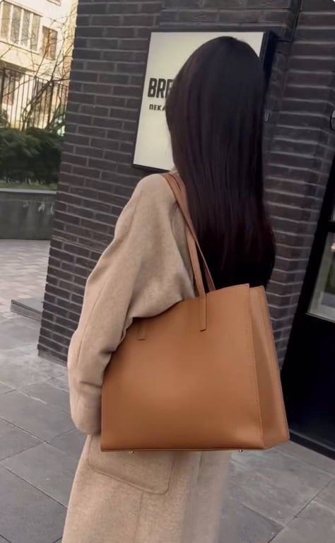 Сумка-тоут ідеально впишеться в будь-який образ