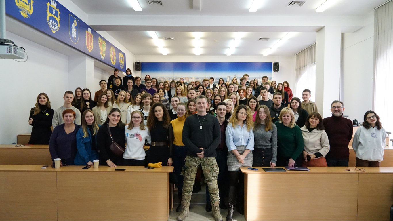 Коля Серга презентовал студентам киевских вузов проект Культурные силы