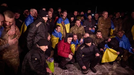 Зеленський показав фото військових і цивільних, яких вдалося витягнути з полону РФ - 285x160