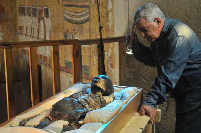 Ведущий археолог раскрыл истинную причину таинственных смертей во время раскопок в Египте