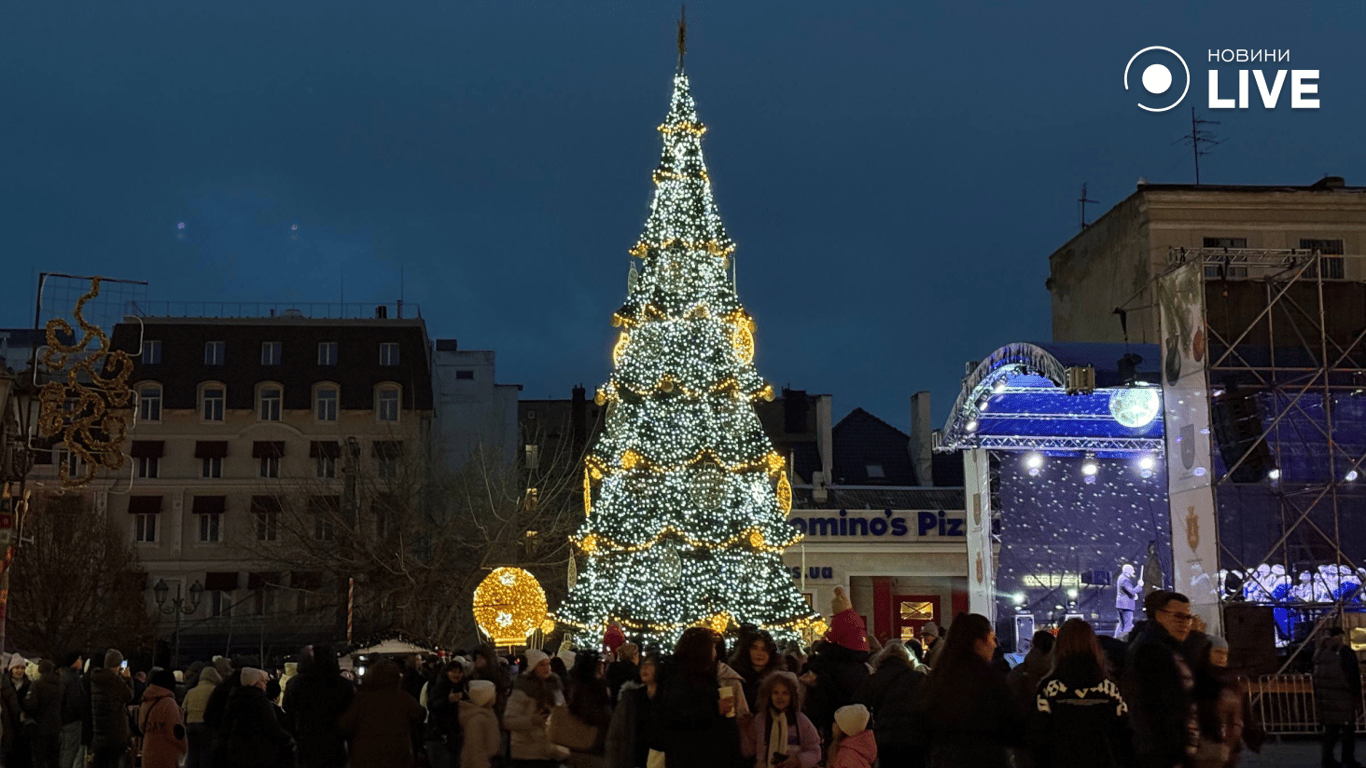 В Одесі запалили вогні на головній ялинці міста 