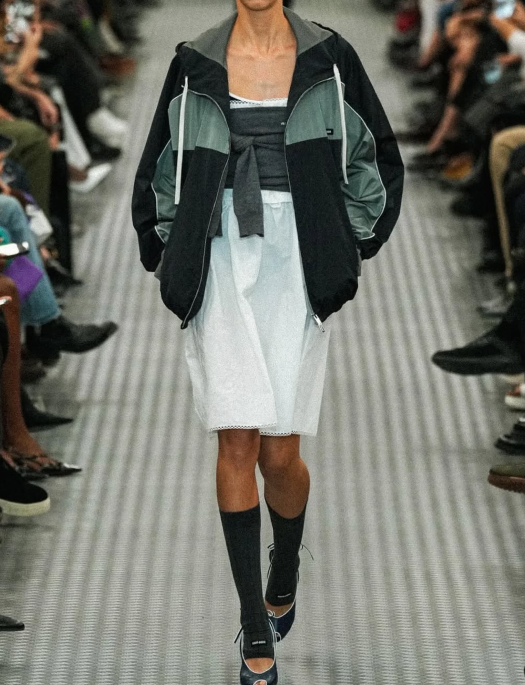 Як стилізувати спортивну куртку