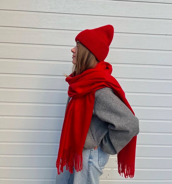 Шарф здатний доповнити будь-який образ