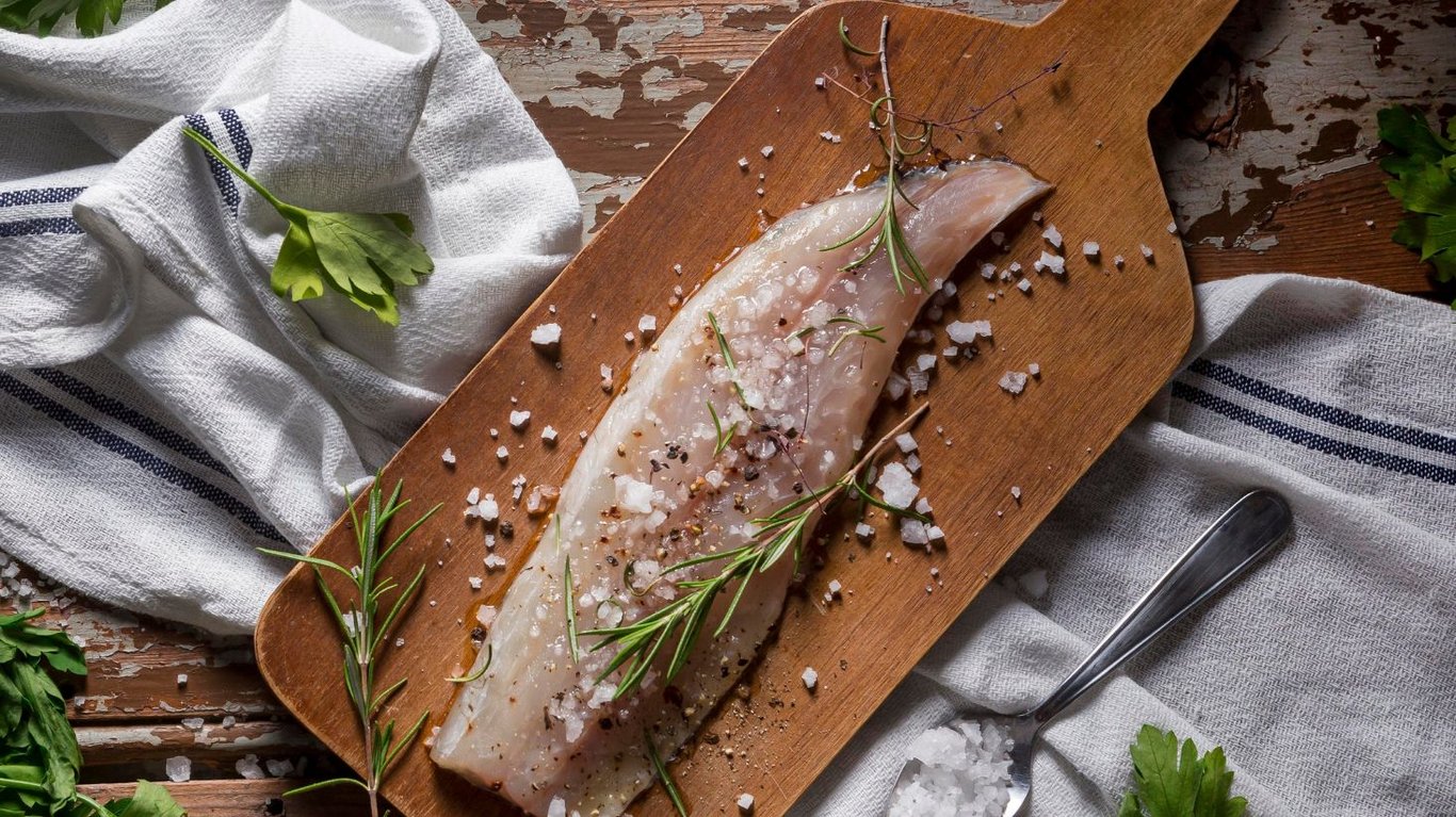 оселедець засолює інакше, ніж матиас