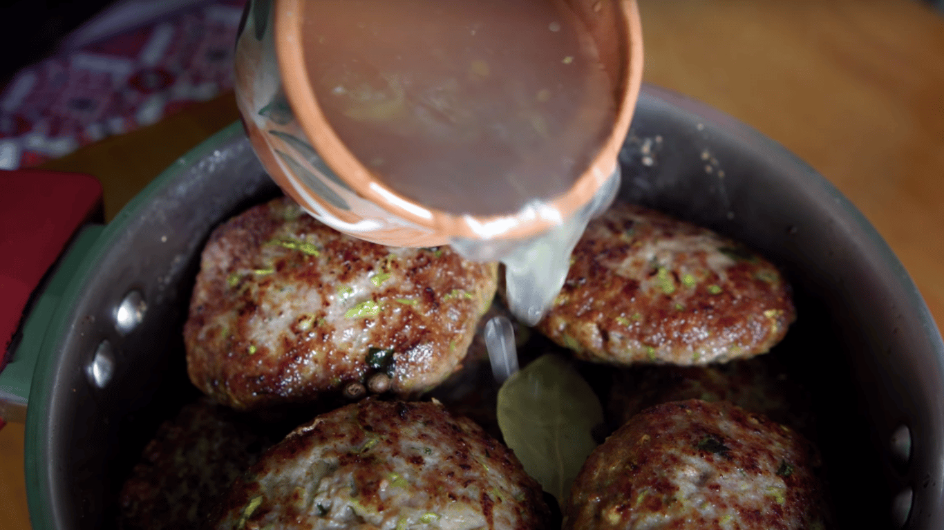 смачні котлети зі свинини з кабачками