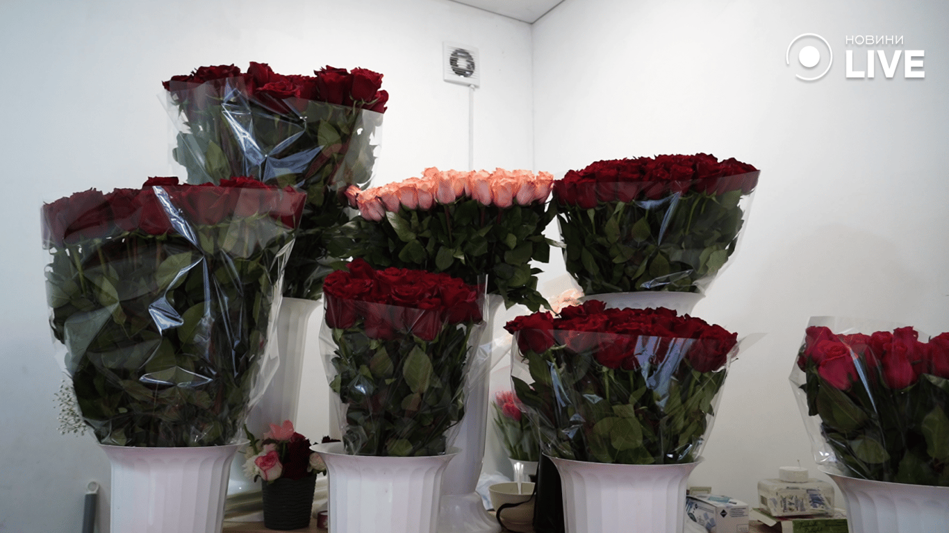 Асортимент троянд на Одеському ринку "Привоз"