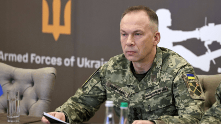 Держат невидимый фронт — Сырский поздравил бойцов с Днем СВР - 285x160