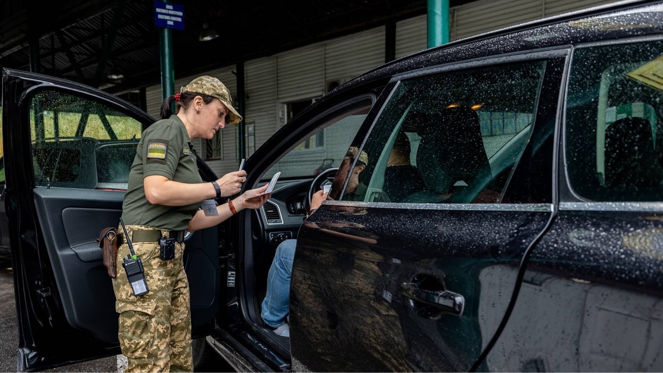 Виїзд за кордон чоловіків з інвалідністю — які документи слід мати, повний список