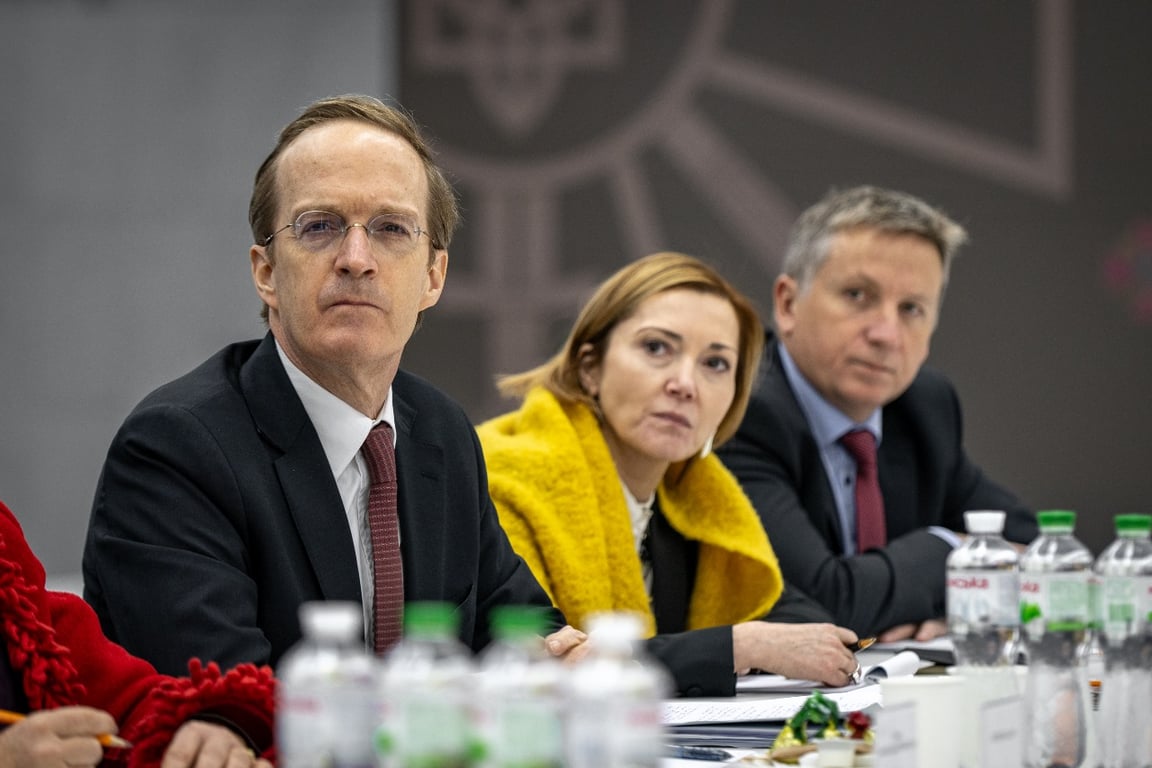Представители ЕС и Минобороны на встрече в Киеве