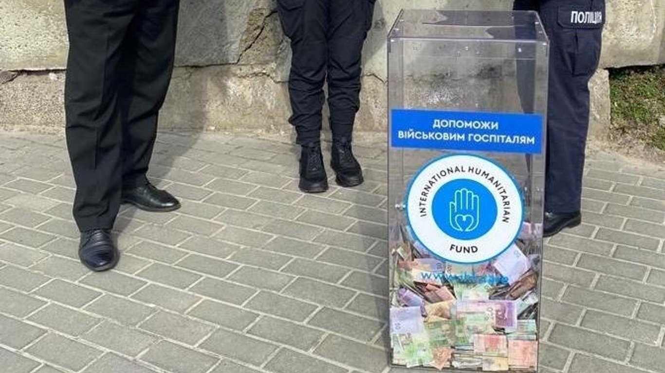 Во Львове задержали псевдополицейского, похитившего ящик с пожертвованиями для ВСУ