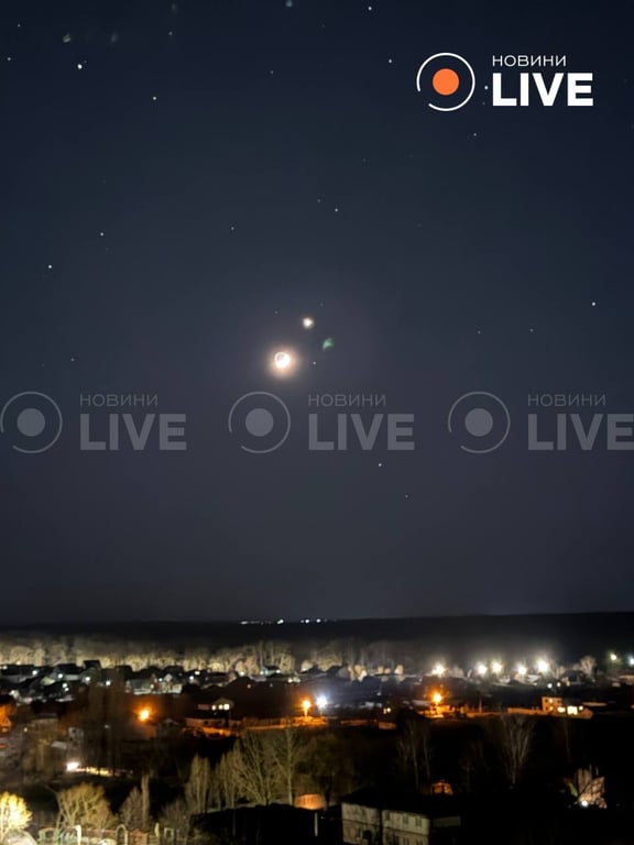 Луна и Венера в небе над Украиной